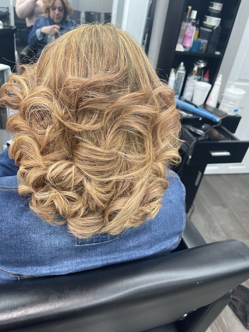 Juan's Barber Shop & Beauty Salon, beauty salon in Camden, NJ, photo 4 of 10